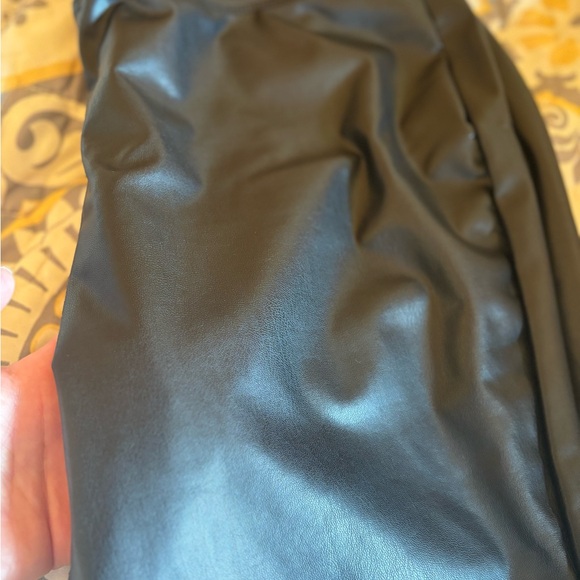 Faux leather leggings - Picture 3 of 5